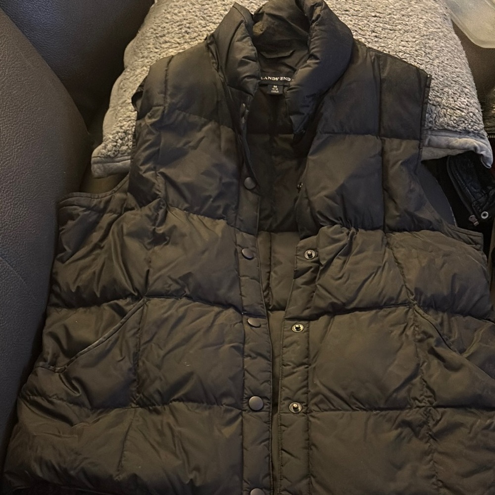 ⭐️SALE 3/$10⭐️Lands' End Black Puffer Vest